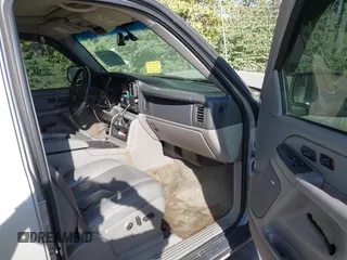 2005 Chevrolet Suburban LT with VIN 3GNFK16Z85G187465, listed as a IAAI auction lot 41875358 with 206,370 mi miles and . Bid and sale history available at DreamBid. Image 5.