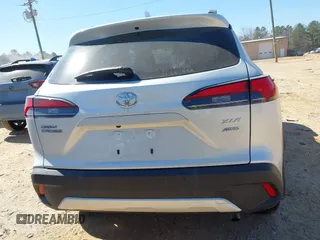 2024 Toyota Corolla Cross XLE z VIN 7MUDAABG0RV103515, wystawiony jako IAAI lot #41676095 z przebiegiem 7647 mil mil oraz . Historia ofert i sprzedaży dostępna na DreamBid. Obrazek 16.
