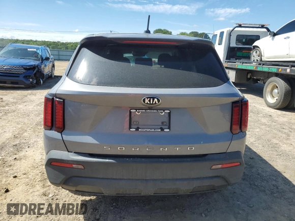 2021 Kia Sorento LX z VIN 5XYRG4LC3MG021795, wystawiony jako Copart lot #59050315 z przebiegiem 111 575 mil mil oraz Szkoda całkowita • Salvage title. Historia ofert i sprzedaży dostępna na DreamBid. Obrazek 6.