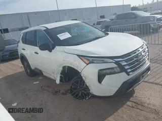 2024 Nissan Rogue S z VIN 5N1BT3AAXRC748688, wystawiony jako IAAI lot #42039972 z przebiegiem 37 145 mil mil oraz . Historia ofert i sprzedaży dostępna na DreamBid. Obrazek 1.