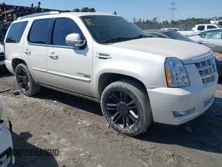 2013 Cadillac Escalade Premium z VIN 1GYS4CEF1DR177728, wystawiony jako IAAI lot #41768459 z przebiegiem 126 909 mil mil oraz . Historia ofert i sprzedaży dostępna na DreamBid. Obrazek 1.