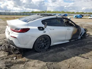 2021 BMW 8 Series 840i z VIN WBAGV2C03MCF18891, wystawiony jako Copart lot #48366235 z przebiegiem Nie podano mil oraz Nie do naprawy. Historia ofert i sprzedaży dostępna na DreamBid. Obrazek 3.