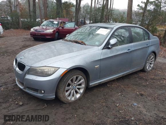 2011 BMW 3 Series 328i xDrive with VIN WBAPK7G53BNN78230, listed as a IAAI auction lot 41137752 with 1 mi miles. Bid and sale history available at carsss.com. Image 2.