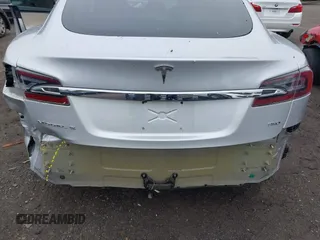 2018 Tesla Model S 75D с VIN 5YJSA1E26JF264767, выставлен на аукционе IAAI как лот 42434614 с пробегом 38 054 миль миль и . История ставок и продаж доступна на DreamBid. Изображение 6.