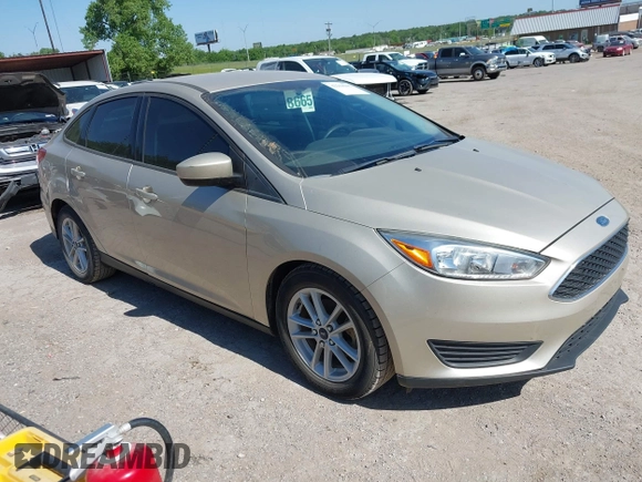 2018 Ford Focus SE z VIN 1FADP3FEXJL210905, wystawiony jako IAAI lot #42264105 z przebiegiem 136 499 mil mil oraz . Historia ofert i sprzedaży dostępna na DreamBid. Obrazek 1.