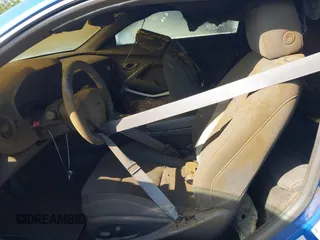 2019 Chevrolet Camaro 1LT z VIN 1G1FB1RX0K0113565, wystawiony jako IAAI lot #42175903 z przebiegiem 56 946 mil mil oraz . Historia ofert i sprzedaży dostępna na DreamBid. Obrazek 6.