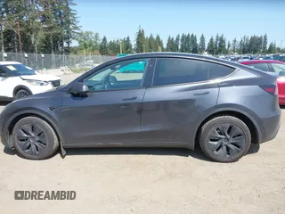 2024 Tesla Model Y Long Range with VIN 7SAYGDEE3RF177458, listed as a IAAI auction lot 42109641 with 7,890 mi miles. Bid and sale history available at carsss.com. Image 14.