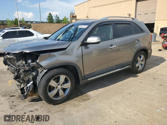 2013 Kia Sorento EX с VIN 5XYKUDA22DG365462, выставлен на аукционе Copart как лот 56941515 с пробегом 177 440 миль миль и Списание • Salvage title. История ставок и продаж доступна на DreamBid. Изображение 1.