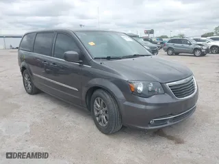 2015 Chrysler Town & Country S with VIN 2C4RC1HG0FR590902, listed as a IAAI auction lot 40314597 with 195,807 mi miles. Bid and sale history available at carsss.com. Image 1.