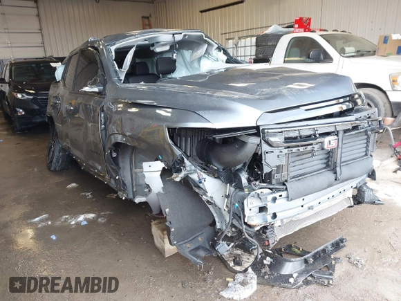 2022 GMC Acadia SLE z VIN 1GKKNRL43NZ113686, wystawiony jako IAAI lot #41397947 z przebiegiem Nie podano mil oraz . Historia ofert i sprzedaży dostępna na DreamBid. Obrazek 1.