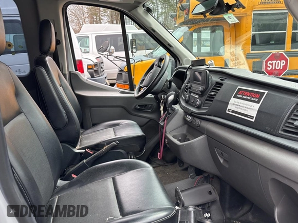 2020 Ford Transit Passenger XL z VIN 1FDAX2C84LKB65020, wystawiony jako Copart lot #50907935 z przebiegiem 63 911 mil mil oraz Czysty tytuł • Clean title. Historia ofert i sprzedaży dostępna na DreamBid. Obrazek 5.