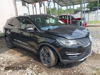 2015 Lincoln MKC with VIN 5LMTJ2AH3FUJ07208, listed as a IAAI auction lot 40050796 with 101,296 mi miles. Bid and sale history available at carsss.com. Image 1.