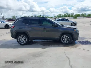 2023 Jeep Compass Latitude Lux с VIN 3C4NJDFN4PT513651, выставлен на аукционе IAAI как лот 40245254 с пробегом 3 545 миль миль и . История ставок и продаж доступна на DreamBid. Изображение 13.