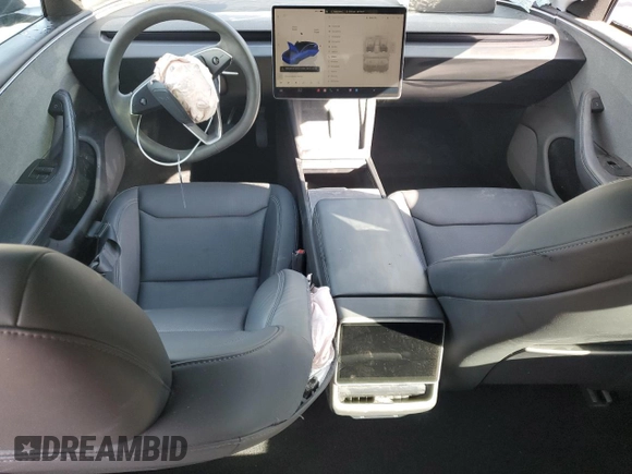 2024 Tesla Model 3 z VIN 5YJ3E1EA7RF726152, wystawiony jako Copart lot #58385925 z przebiegiem 10 892 mil mil oraz Nie do naprawy. Historia ofert i sprzedaży dostępna na DreamBid. Obrazek 8.