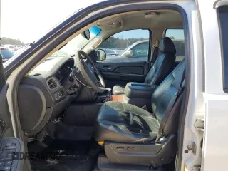 2008 Chevrolet Tahoe Police z VIN 1GNEC03048R278424, wystawiony jako Copart lot #76256084 z przebiegiem 291 465 mil mil oraz Szkody całkowita. Historia ofert i sprzedaży dostępna na DreamBid. Obrazek 7.