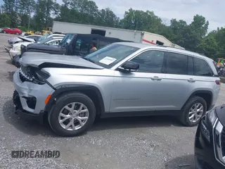 2023 Jeep Grand Cherokee Limited z VIN 1C4RJGBG1PC587289, wystawiony jako IAAI lot #42496587 z przebiegiem 75 292 mil mil oraz . Historia ofert i sprzedaży dostępna na DreamBid. Obrazek 14.