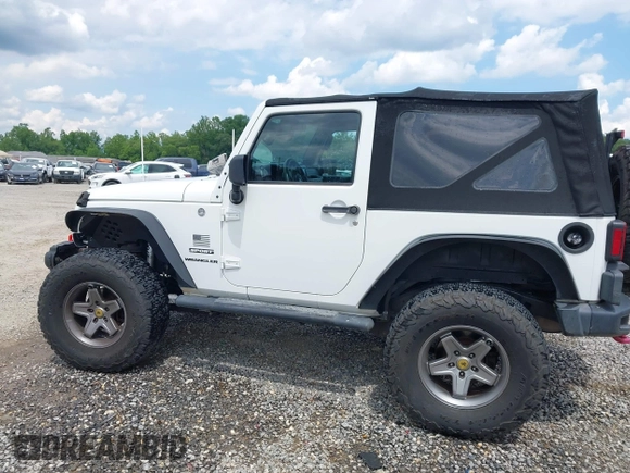 2012 Jeep Wrangler Sport z VIN 1C4AJWAG5CL171961, wystawiony jako IAAI lot #42590232 z przebiegiem 126 372 mil mil oraz . Historia ofert i sprzedaży dostępna na DreamBid. Obrazek 14.