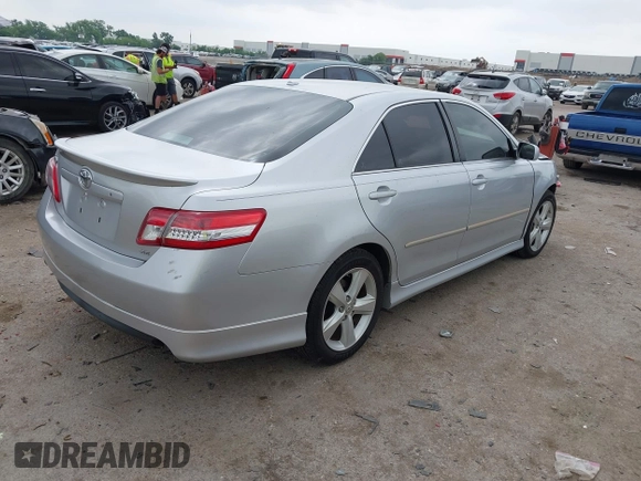2011 Toyota Camry LE z VIN 4T1BF3EK9BU748210, wystawiony jako IAAI lot #42288534 z przebiegiem 141 208 mil mil oraz . Historia ofert i sprzedaży dostępna na DreamBid. Obrazek 4.