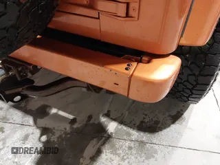 1998 Jeep Wrangler Sahara z VIN 1J4FY49S1WP802940, wystawiony jako IAAI lot #41433820 z przebiegiem 122 180 mil mil oraz . Historia ofert i sprzedaży dostępna na DreamBid. Obrazek 13.