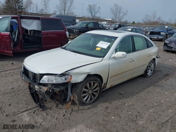 2008 Hyundai Azera Limited with VIN KMHFC46F18A306212, listed as a IAAI auction lot 42025792 with 230,350 mi miles. Bid and sale history available at carsss.com. Image 2.