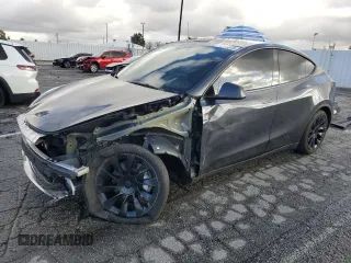 2024 Tesla Model Y Long Range z VIN 7SAYGDEE4RA229466, wystawiony jako Copart lot #45163325 z przebiegiem 13 748 mil mil oraz Szkoda całkowita • Salvage title. Historia ofert i sprzedaży dostępna na DreamBid. Obrazek 1.