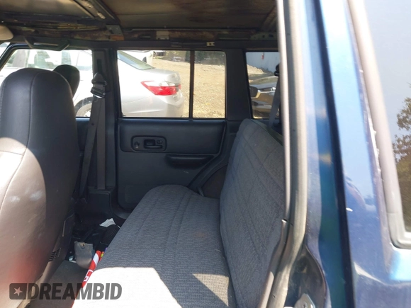 2000 Jeep Cherokee z VIN 1J4FF48S7YL120307, wystawiony jako IAAI lot #42818178 z przebiegiem 160 334 mil mil oraz . Historia ofert i sprzedaży dostępna na DreamBid. Obrazek 8.