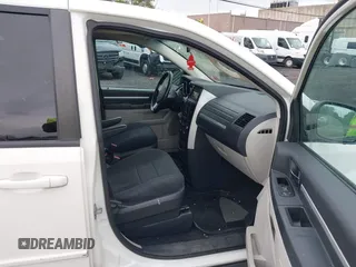 2010 Dodge Grand Caravan Hero z VIN 2D4RN3D15AR490314, wystawiony jako IAAI lot #42393495 z przebiegiem 231 813 mil mil oraz . Historia ofert i sprzedaży dostępna na DreamBid. Obrazek 5.