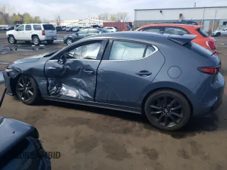2021 Mazda 3 Premium Plus z VIN JM1BPBNY7M1311309, wystawiony jako Copart lot #54044315 z przebiegiem 59 642 mil mil oraz Szkoda całkowita • Salvage title. Historia ofert i sprzedaży dostępna na DreamBid. Obrazek 2.