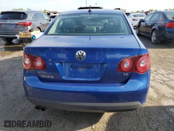 2008 Volkswagen Jetta SE z VIN 3VWRM71K58M030606, wystawiony jako Copart lot #56830665 z przebiegiem 192 611 mil mil oraz Szkoda całkowita • Salvage title. Historia ofert i sprzedaży dostępna na DreamBid. Obrazek 6.
