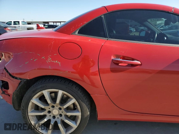 2016 Mercedes-Benz SLK 300 z VIN WDDPK3JAXGF119298, wystawiony jako Copart lot #43437575 z przebiegiem 28 940 mil mil oraz Szkoda całkowita • Salvage title. Historia ofert i sprzedaży dostępna na DreamBid. Obrazek 10.