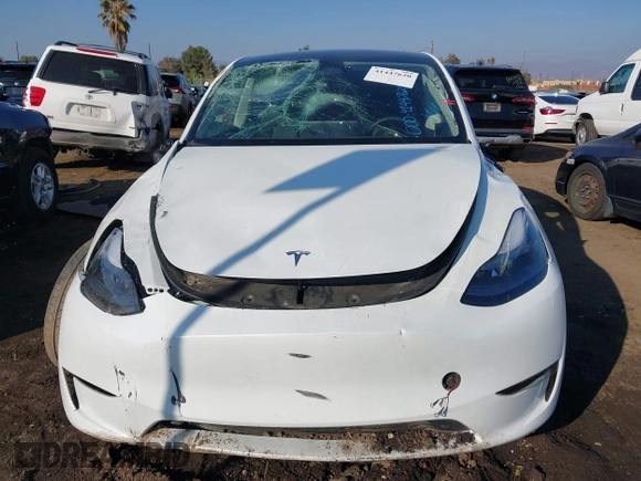 2024 Tesla Model Y Long Range with VIN 7SAYGDEE0RF209847, listed as a IAAI auction lot 41447620 with 7,646 mi miles and . Bid and sale history available at DreamBid. Image 12.
