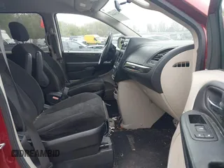 2016 Dodge Grand Caravan SE Plus z VIN 2C4RDGBG4GR109432, wystawiony jako IAAI lot #42166402 z przebiegiem 154 735 mil mil oraz . Historia ofert i sprzedaży dostępna na DreamBid. Obrazek 5.
