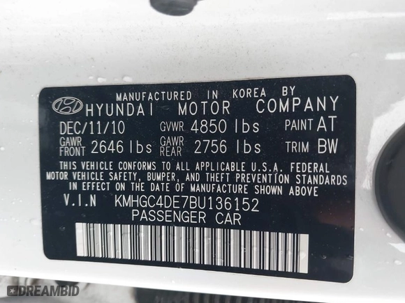 2011 Hyundai Genesis with VIN KMHGC4DE7BU136152, listed as a IAAI auction lot 40424384 with 231,574 mi miles. Bid and sale history available at carsss.com. Image 9.