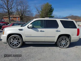 2009 Cadillac Escalade z VIN 1GYFK53219R121847, wystawiony jako IAAI lot #41818934 z przebiegiem 132 293 mil mil oraz . Historia ofert i sprzedaży dostępna na DreamBid. Obrazek 14.