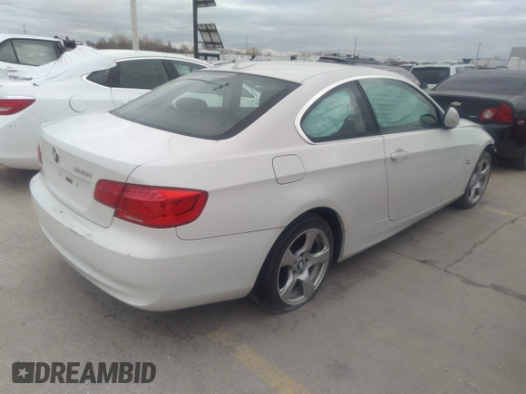 2011 BMW 3 Series 328i xDrive with VIN WBAKF5C57BE655805, listed as a IAAI auction lot 39229401 with 1 mi miles. Bid and sale history available at carsss.com. Image 4.