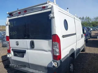 2014 Ram ProMaster Cargo z VIN 3C6TRVAG2EE101011, wystawiony jako IAAI lot #42068141 z przebiegiem Nie podano mil oraz . Historia ofert i sprzedaży dostępna na DreamBid. Obrazek 4.