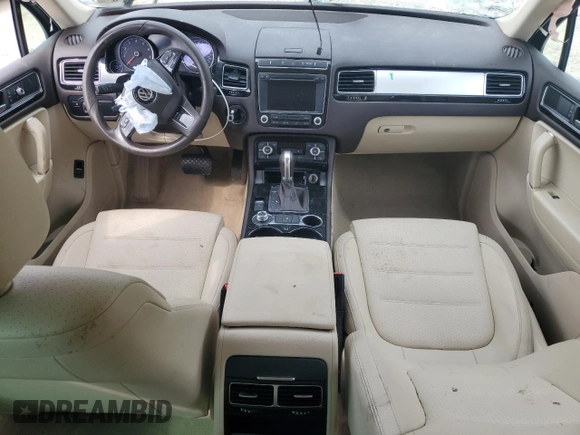 2016 Volkswagen Touareg Sport z VIN WVGEF9BP3GD013102, wystawiony jako Copart lot #53333375 z przebiegiem Nie podano mil oraz Szkoda całkowita • Salvage title. Historia ofert i sprzedaży dostępna na DreamBid. Obrazek 8.