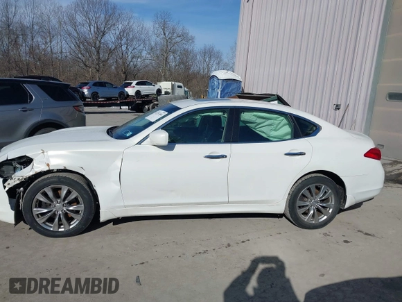 2013 Infiniti M z VIN JN1BY1AR6DM602021, wystawiony jako IAAI lot #41397484 z przebiegiem 226 584 mil mil oraz . Historia ofert i sprzedaży dostępna na DreamBid. Obrazek 14.