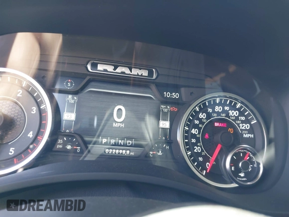 2024 Ram 2500 Laramie z VIN 3C6UR5FL2RG267971, wystawiony jako IAAI lot #41707239 z przebiegiem 22 898 mil mil oraz . Historia ofert i sprzedaży dostępna na DreamBid. Obrazek 7.