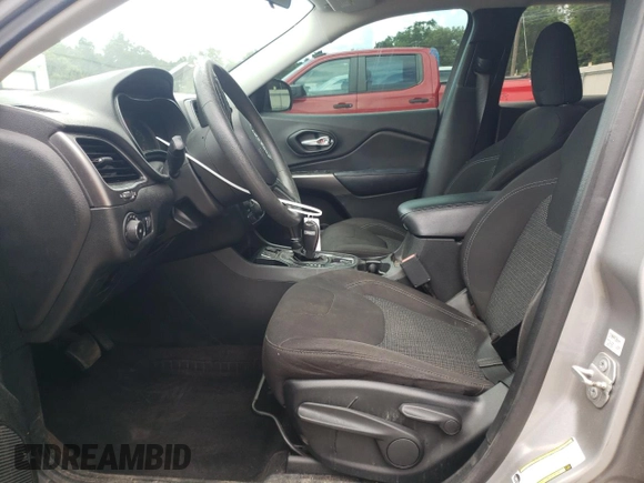 2019 Jeep Cherokee Latitude с VIN 1C4PJLCBXKD205797, выставлен на аукционе Copart как лот 59286495 с пробегом 63 705 миль миль и Списание • Salvage title. История ставок и продаж доступна на DreamBid. Изображение 7.