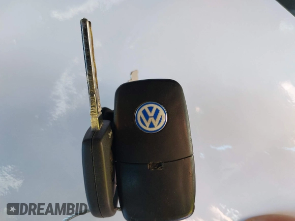 2001 Volkswagen Beetle GLS with VIN 3VWCD21C11M412672, listed as a IAAI auction lot 42336934 with 145,667 mi miles and . Bid and sale history available at DreamBid. Image 11.