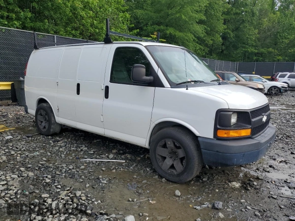 2013 Chevrolet Express Cargo z VIN 1GCSGAFX5D1164407, wystawiony jako Copart lot #56353205 z przebiegiem 166 202 mil mil oraz Szkoda całkowita • Salvage title. Historia ofert i sprzedaży dostępna na DreamBid. Obrazek 4.