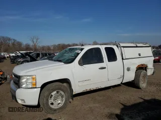 2011 Chevrolet Silverado 1500 LT with VIN 1GCRKSE37BZ422989, listed as a Copart auction lot 49073345 with 198,668 mi miles and Salvage Title. Bid and sale history available at DreamBid. Image 1.