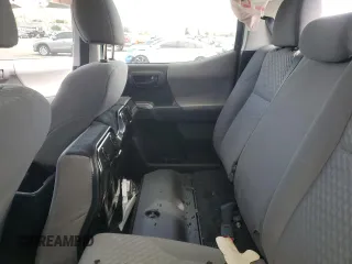 2023 Toyota Tacoma SR z VIN 3TYCZ5ANXPT136237, wystawiony jako Copart lot #62584345 z przebiegiem 32 674 mil mil oraz Szkoda całkowita • Salvage title. Historia ofert i sprzedaży dostępna na DreamBid. Obrazek 10.