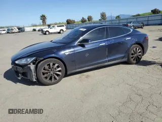 2013 Tesla Model S z VIN 5YJSA1CN8DFP05395, wystawiony jako Copart lot #51771645 z przebiegiem 111 851 mil mil oraz Szkoda całkowita • Salvage title. Historia ofert i sprzedaży dostępna na DreamBid. Obrazek 1.