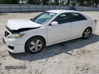 2010 Toyota Camry z VIN 4T1BF3EK1AU516554, wystawiony jako Copart lot #57699885 z przebiegiem 170 135 mil mil oraz Szkoda całkowita • Salvage title. Historia ofert i sprzedaży dostępna na DreamBid. Obrazek 1.