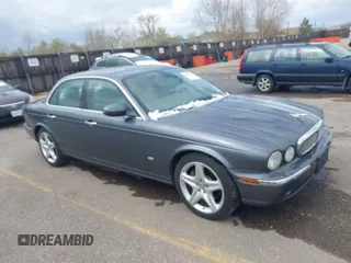 2006 Jaguar XJ with VIN SAJWA71B16SG50490, listed as a IAAI auction lot 41964002 with 114,270 mi miles. Bid and sale history available at carsss.com. Image 1.