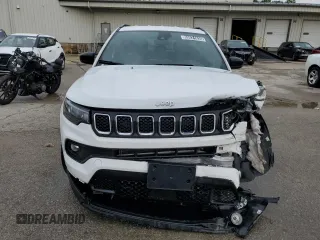 2023 Jeep Compass Latitude с VIN 3C4NJDBN8PT562163, выставлен на аукционе Copart как лот 63021635 с пробегом 51 549 миль миль и Списание • Salvage title. История ставок и продаж доступна на DreamBid. Изображение 5.