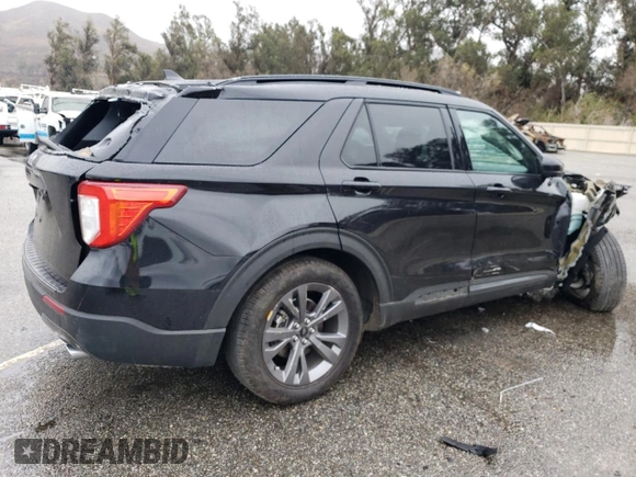 2023 Ford Explorer XLT with VIN 1FMSK7DH1PGA37504, listed as a Copart auction lot 44997995 with 14,899 mi miles and Salvage Title. Bid and sale history available at carsss.com. Image 3.