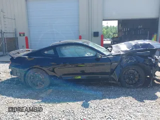 2017 Ford Mustang Shelby GT350 z VIN 1FA6P8JZ1H5524070, wystawiony jako IAAI lot #42131160 z przebiegiem Nie podano mil oraz . Historia ofert i sprzedaży dostępna na DreamBid. Obrazek 13.